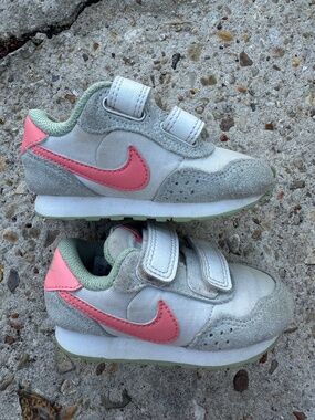 Nike toddler sneakers